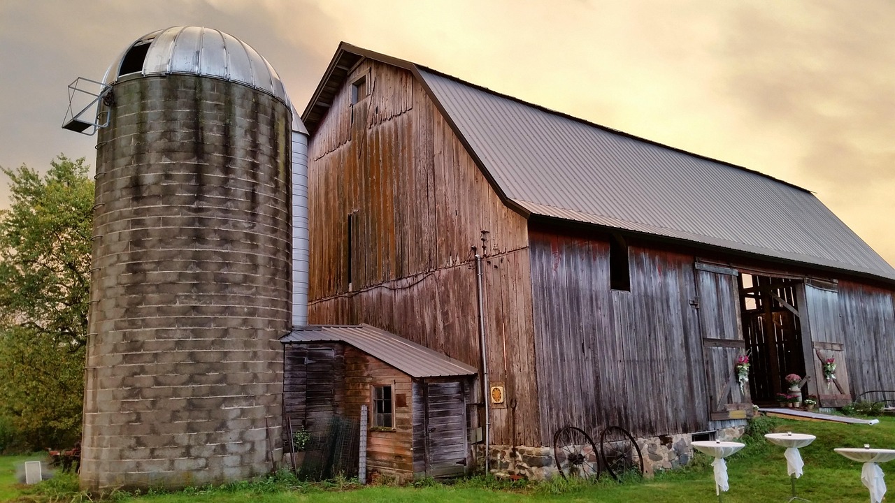 traditional Iowa barn and silo